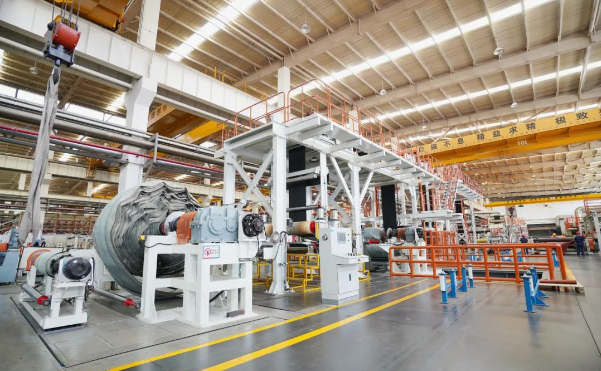 據(jù)了解，寶通公司在持續(xù)加大研發(fā)投入的驅(qū)動下，不斷提升關(guān)鍵技術(shù)和產(chǎn)品的核心競爭力，致力于數(shù)字化賦能，推動綠色化、智能化、一體化和全球化發(fā)展。在2022年，寶通公司的創(chuàng)新能力再次邁上新臺階，其投資6億元的現(xiàn)代工業(yè)散貨物料綠色輸送智能產(chǎn)業(yè)集群鴻山智慧產(chǎn)業(yè)園相繼榮獲“江蘇省智能制造示范工廠”和“無錫市四星級綠色工廠”等榮譽，成為行業(yè)智能制造的示范標(biāo)桿之一。