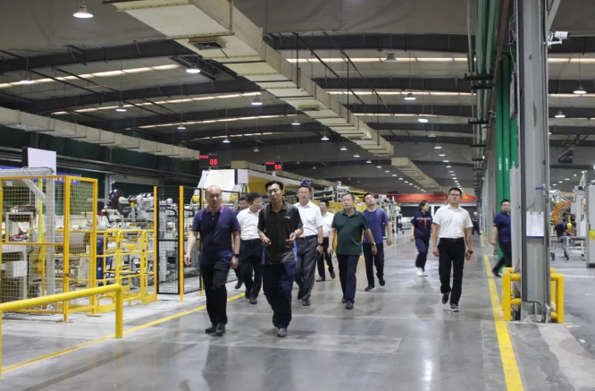 諸城市委書記一行調(diào)研涌安橡膠38.1萬條工程輪胎項(xiàng)目