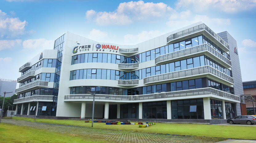 近期，萬(wàn)力輪胎在研發(fā)方面的投入也取得了顯著成果。研發(fā)投入在今年1到7月期間增長(zhǎng)了28.33%，新產(chǎn)品的產(chǎn)銷表現(xiàn)良好，銷量同比增長(zhǎng)高達(dá)60.26%。尤其是高毛利產(chǎn)品的銷量更是飆升了375.55%。