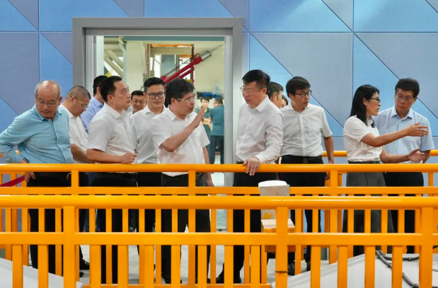 對于未來，黃埔材料院表示將繼續(xù)加強(qiáng)科技創(chuàng)新賦能，著力突破關(guān)鍵核心技術(shù)，促進(jìn)創(chuàng)新鏈和產(chǎn)業(yè)鏈的深度融合，不斷提升科技成果的轉(zhuǎn)化和產(chǎn)業(yè)化水平，為非公有制企業(yè)的高質(zhì)量發(fā)展提供強(qiáng)有力的支持。