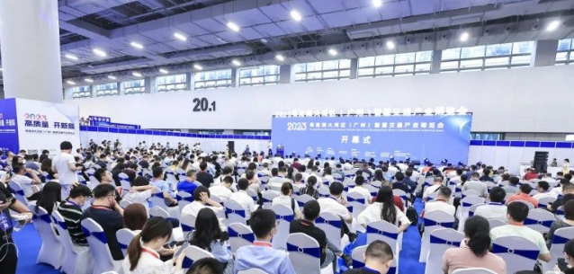 2023粵港澳大灣區(qū)(廣州)智慧交通產(chǎn)業(yè)博覽會于8月24-26日盛大開幕。在這個為期三天的盛會上，城市智慧交通領(lǐng)域的創(chuàng)新與融合成為了焦點。以“高質(zhì)量 開新局”為主題的本次博覽會聚焦于構(gòu)建立體交通產(chǎn)業(yè)生態(tài)，涵蓋了智慧交通、智慧港口、智慧停車、軌道交通、國際客車與新能源車輛等主題。