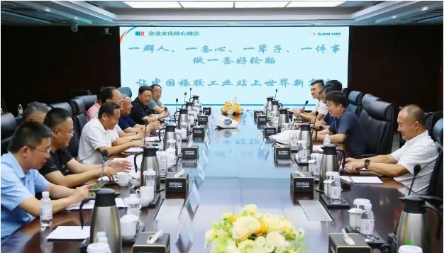 山東省道路運(yùn)輸協(xié)會(huì)會(huì)長(zhǎng)孫慶民，聯(lián)同多位協(xié)會(huì)領(lǐng)導(dǎo)和企業(yè)高管到賽輪集團(tuán)進(jìn)行訪問(wèn)。賽輪集團(tuán)總裁謝小紅及團(tuán)隊(duì)熱情接待了到訪的嘉賓。