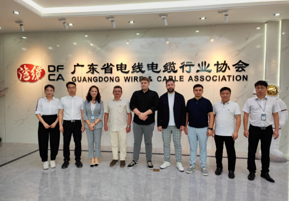 俄羅斯代表表示，此次廣東省電線電纜行業(yè)協(xié)會(huì)的交流活動(dòng)是一次富有成果的訪問。他們不僅關(guān)注設(shè)備采購，還發(fā)現(xiàn)了連接器線束、新能源線纜等潛在商機(jī)。他們熱切期待著中國企業(yè)能夠前往俄羅斯考察，并在未來實(shí)現(xiàn)更緊密的中俄合作。