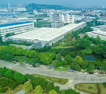 此次展會的首日上午，伊之密橡膠機(jī)更是榮幸地宣布與泰國客戶達(dá)成訂單合作，展現(xiàn)了伊之密橡膠機(jī)在國際市場上的強(qiáng)勁吸引力。