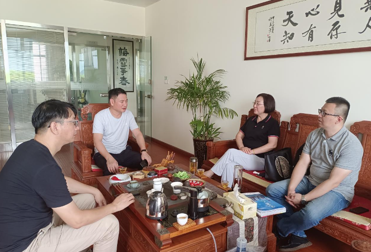 針對當前錯綜復雜的經(jīng)濟新形勢，企業(yè)的呼聲是協(xié)會工作的重點。在這一背景下，寧波涂裝協(xié)會秘書長吳曉明一行走訪了多家企業(yè)，直接與企業(yè)代表進行交流，傾聽他們的聲音，詳細了解企業(yè)需求，為解決問題提供協(xié)助。