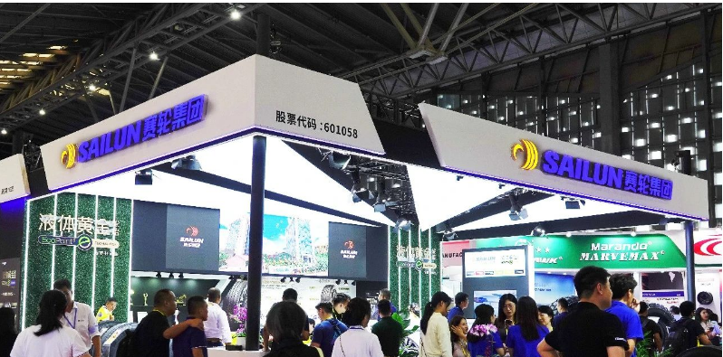 賽輪集團(tuán)在這一國(guó)際盛會(huì)上脫穎而出，展示了一系列卓越的輪胎產(chǎn)品，包括液體黃金轎車(chē)胎、卡客車(chē)胎以及邁馳特種輪胎，成為展會(huì)的焦點(diǎn)之一。