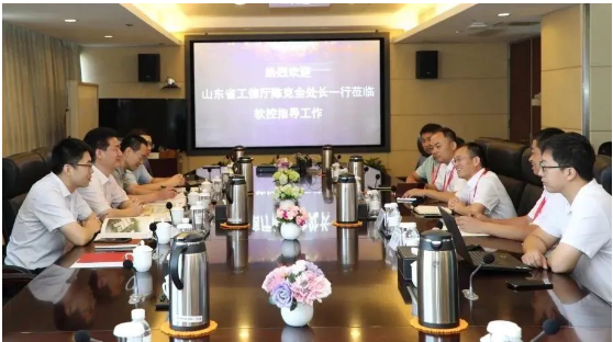 山東省工業(yè)和信息化廳軟件與信息服務業(yè)處處長陳克全一行來到軟控股份，深入研究橡膠輪胎行業(yè)工業(yè)軟件的研發(fā)、應用和推廣情況。軟控股份公司副總裁向坤宏熱情接待了到訪領導。