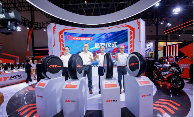 正新廈門(mén)集團(tuán)副總經(jīng)理賴(lài)明和先生、正新廈門(mén)集團(tuán)二輪胎別多位高階主管及來(lái)自集團(tuán)研發(fā)總部的總監(jiān)張垂和先生蒞臨了本次發(fā)布會(huì)現(xiàn)場(chǎng)，共同為新產(chǎn)品揭幕，來(lái)自國(guó)內(nèi)幾十個(gè)省份的正新摩托車(chē)胎經(jīng)銷(xiāo)商朋友們紛紛到場(chǎng)祝賀。