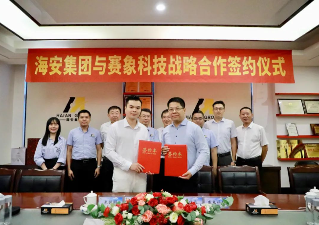 此次簽署的戰(zhàn)略合作協(xié)議標(biāo)志著雙方在長期穩(wěn)定的合作基礎(chǔ)上邁出了更深的一步。雙方將在產(chǎn)品設(shè)計、開發(fā)、應(yīng)用、質(zhì)量控制和生產(chǎn)制造等多個領(lǐng)域展開更全面、更深入的合作，充分發(fā)揮各自優(yōu)勢，實現(xiàn)資源的集成、互補、協(xié)同和共享，以提升整個行業(yè)的競爭力，推動輪胎行業(yè)企業(yè)的持續(xù)高質(zhì)量發(fā)展。這一合作必將為雙方帶來更加燦爛的未來。