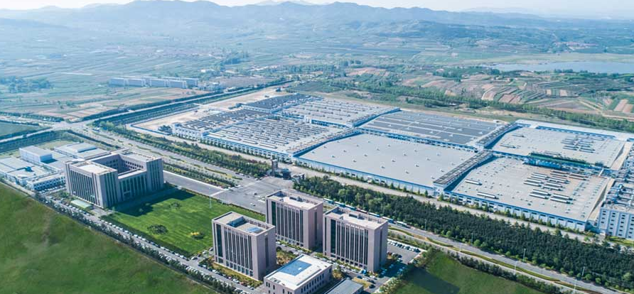 三角輪胎表示，他們將繼續(xù)堅(jiān)持科技創(chuàng)新和標(biāo)準(zhǔn)化的互動(dòng)融合為核心，以先進(jìn)標(biāo)準(zhǔn)的開(kāi)發(fā)和實(shí)施來(lái)促進(jìn)技術(shù)創(chuàng)新、管理創(chuàng)新和服務(wù)創(chuàng)新，不斷實(shí)現(xiàn)自身高質(zhì)量發(fā)展，為行業(yè)的高質(zhì)量發(fā)展貢獻(xiàn)更多力量。