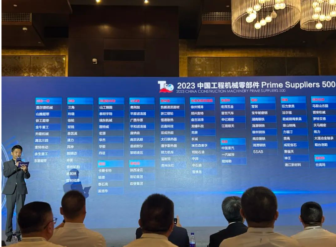 這一榮譽(yù)不僅見證了三角輪胎的實(shí)力，更凝結(jié)了他們對(duì)未來的承諾。三角輪胎將繼續(xù)致力于研發(fā)、制造和服務(wù)的創(chuàng)新，提升供應(yīng)鏈管理水平，為工程機(jī)械行業(yè)提供更多高品質(zhì)的解決方案。他們的成功也代表著中國工程機(jī)械行業(yè)在追求卓越和高質(zhì)量發(fā)展方面的堅(jiān)定決心。