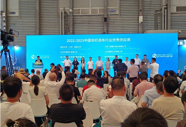 在展會上，瑞澤向觀展嘉賓展示了納米級SMS色母粒、衛(wèi)生級專用母粒、化纖色母粒、功能母粒等多款精品產(chǎn)品，用實力證明了自己的技術(shù)實力和產(chǎn)品質(zhì)量。