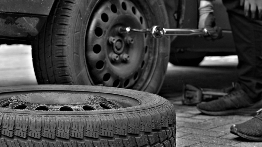 埃及作為非洲第三大汽車(chē)生產(chǎn)市場(chǎng)，僅次于南非和摩洛哥，輪胎市場(chǎng)一直存在著巨大的供需缺口。近年來(lái)，埃及的通貨膨脹率一直在20%至30%之間，導(dǎo)致輪胎價(jià)格急速上漲，部分輪胎甚至同比上漲300%。主要原因之一是埃及的外匯儲(chǔ)備減少和進(jìn)口限制，使得國(guó)內(nèi)生產(chǎn)變得尤為重要。