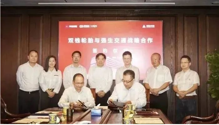 雙錢輪胎集團有限公司與上海強生交通(集團)有限公司舉行戰(zhàn)略合作簽約儀式。標志著兩家企業(yè)之間的深厚淵源將在新的領域迎來更深入的合作。