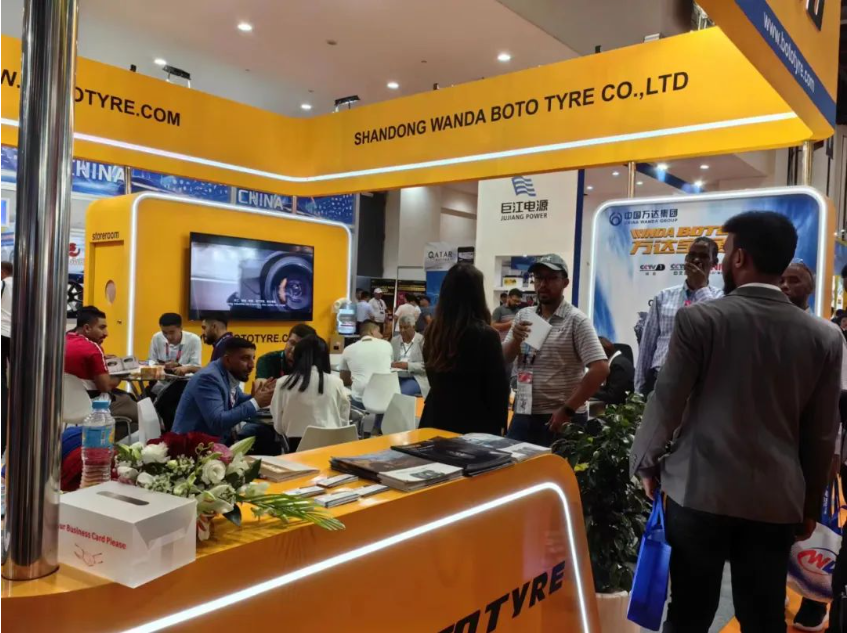 作為中東地區(qū)最具影響力的專業(yè)汽配展覽會，展會的國際化程度與市場影響力逐年擴大，吸引了來自世界各地的展商和采購商。未來，萬達寶通輪胎表示將繼續(xù)深化中東市場及拓寬海外銷售渠道，以客戶的需求為核心，持續(xù)不斷提高自主創(chuàng)新能力，加強技術(shù)攻關(guān)，進一步優(yōu)化產(chǎn)品結(jié)構(gòu)，提高產(chǎn)品競爭力，以高質(zhì)量、高性價、高品質(zhì)的產(chǎn)品為全球用戶帶來更加安全舒適的駕乘體驗。