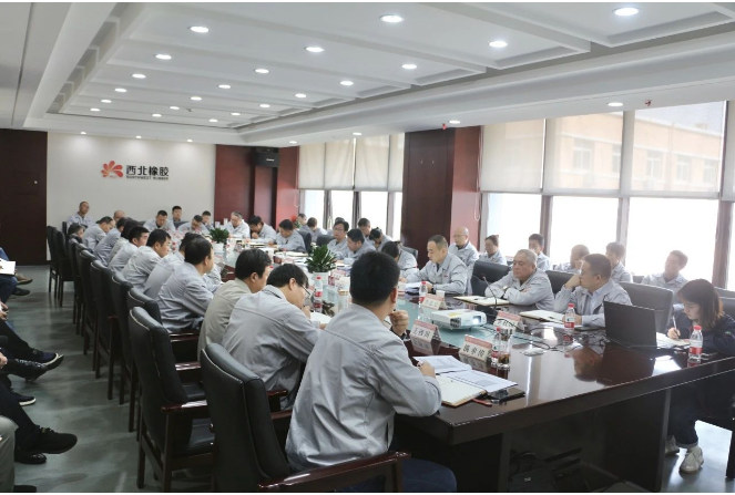 張航偉總經(jīng)理強(qiáng)調(diào)了增強(qiáng)使命感，全員要團(tuán)結(jié)拼搏，全速沖刺四季度。四季度是全年的關(guān)鍵節(jié)點，也是來年的起點，因此需要全員共同努力，確保公司能夠提前實現(xiàn)目標(biāo)，為未來的發(fā)展打下堅實的基礎(chǔ)。他鼓勵員工在本職崗位上努力工作，注重細(xì)節(jié)，確保各項工作的進(jìn)展和質(zhì)量，以書寫新的經(jīng)營創(chuàng)效篇章。