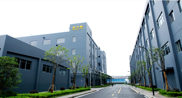 金力泰是一家集科研、生產(chǎn)、銷售和服務(wù)于一體的高性能工業(yè)涂料民族品牌領(lǐng)軍企業(yè)。公司在高性能環(huán)保汽車原廠涂料領(lǐng)域已深耕二十余年，其產(chǎn)品廣泛應(yīng)用于乘用車、商用車、摩托車/電動車、農(nóng)用機械、工程機械、輕工零部件以及建筑幕墻的防護與裝飾。憑借深厚的技術(shù)積累和自主研發(fā)能力，金力泰成為少數(shù)幾家能夠向客戶提供涂裝全套解決方案的涂料企業(yè)。