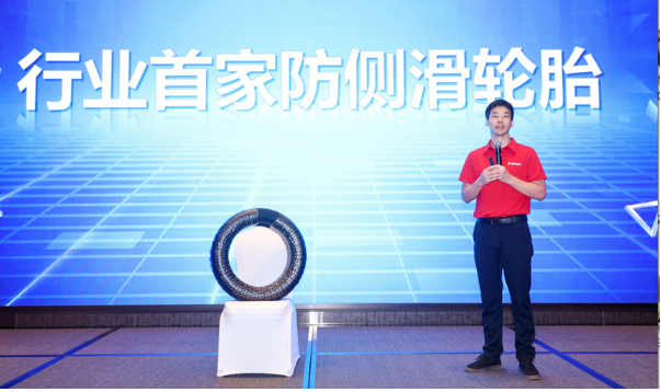 在此次發(fā)布會(huì)上，最令人矚目的是“行業(yè)首家防側(cè)滑輪胎”的發(fā)布。據(jù)介紹，每一款德國(guó)驛達(dá)輪胎均采用碳納米管高分子材料制造，這一材料的出色性能顯著提高了輪胎在高速行車(chē)急剎和濕滑路面過(guò)彎等高風(fēng)險(xiǎn)駕駛狀態(tài)下的安全性，為駕駛員提供更多的安全保障。碳納米管技術(shù)還實(shí)現(xiàn)了百米剎車(chē)制動(dòng)在干地縮短4米，在濕地縮短5米的效果，提升了輪胎的性能。