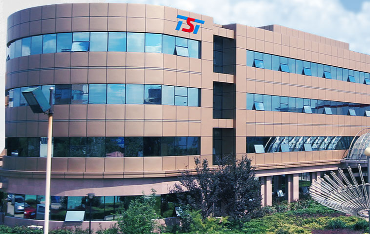 參觀結(jié)束后，賓主雙方進(jìn)行了深入的座談與交流。曹限東總經(jīng)理介紹了萬(wàn)力輪胎近年來(lái)的改革與發(fā)展情況，并分享了公司的成就。張建浩董事長(zhǎng)也對(duì)萬(wàn)力輪胎在曹限東總經(jīng)理的領(lǐng)導(dǎo)下所取得的非凡成績(jī)表示由衷的贊譽(yù)。