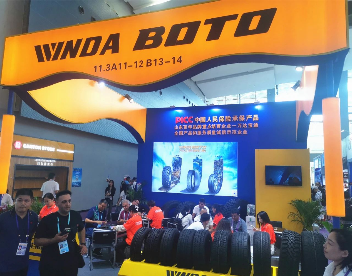 本次廣交會上，萬達寶通輪胎董事長尚永峰率領團隊積極參與，積極宣傳和推介公司的品牌和產(chǎn)品，同時與國內(nèi)外客戶和采購商展開戰(zhàn)略合作洽談。