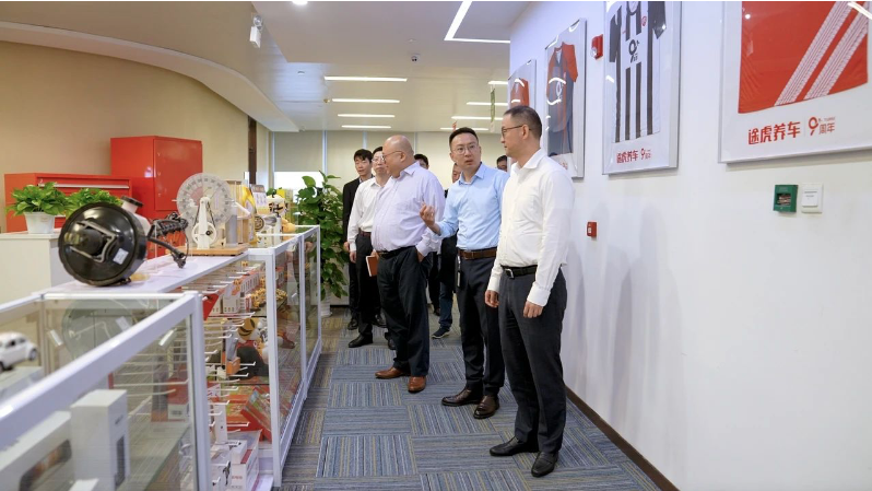 華誼集團黨委副書記、總裁錢志剛帶隊拜訪途虎養(yǎng)車