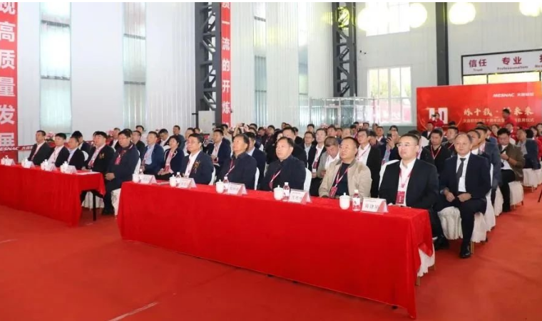 軟控股份的董事長官炳政表示，十年前，軟控股份與大連寶鋒機(jī)器制造有限公司基于雙方的優(yōu)勢資源建立互信，緊密合作，共同塑造了今日的大連軟控。新的生產(chǎn)基地的啟用將不僅大幅提升生產(chǎn)能力，還為研發(fā)創(chuàng)新提供更廣闊的空間，為未來的更大發(fā)展打下堅(jiān)實(shí)的基礎(chǔ)。他強(qiáng)調(diào)，大連軟控將充分利用歷史機(jī)遇，以客戶為中心，致力于提高產(chǎn)品質(zhì)量和智能水平，以實(shí)現(xiàn)高質(zhì)量發(fā)展。