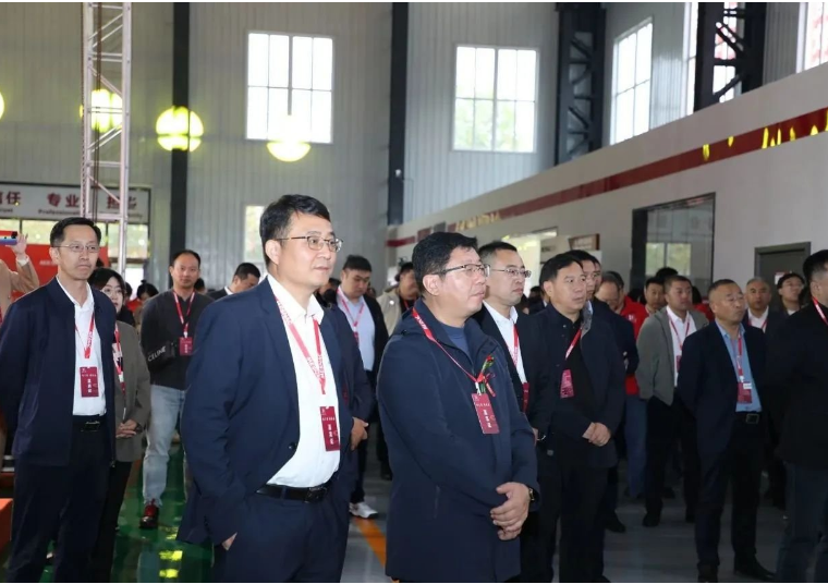 合作升級方面，大連軟控計(jì)劃與大連寶鋒機(jī)器制造有限公司加強(qiáng)合作，致力于在核心技術(shù)、鑄造工藝和精度等方面深入研究，以提升產(chǎn)品質(zhì)量。同時，他們還將擴(kuò)大合作領(lǐng)域，積極開拓新的領(lǐng)域，如化工和新材料等。