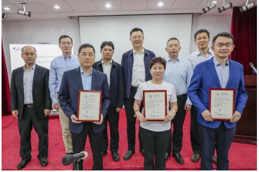 上海長順電梯電纜有限公司表示，他們將繼續(xù)承擔(dān)重要的戰(zhàn)略任務(wù)，積極參與“碳達(dá)峰、碳中和”的倡議，為推動綠色社會和綠色經(jīng)濟(jì)發(fā)展做出更大的貢獻(xiàn)。公司的努力和成就在綠色產(chǎn)業(yè)領(lǐng)域樹立了良好的典范。