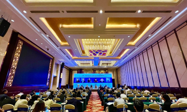 卡博特公司全球執(zhí)行副總裁、管理執(zhí)行委員會(huì)成員、全球高性能材料業(yè)務(wù)總裁、亞太區(qū)總裁朱戟受邀出席本次論壇。他在“跨國(guó)化工公司與化工園區(qū)CEO圓桌會(huì)”上分享了關(guān)于“化工企業(yè)如何與園區(qū)合作實(shí)現(xiàn)共同發(fā)展”的見解，同時(shí)，他還在“AICM專題會(huì)”擔(dān)任訪談主持人，與跨國(guó)公司高管與化工園區(qū)領(lǐng)導(dǎo)們進(jìn)行了精彩的對(duì)話，探討“新形勢(shì)下如何優(yōu)化布局，為外資化工企業(yè)在華發(fā)展創(chuàng)造更好環(huán)境”等話題。