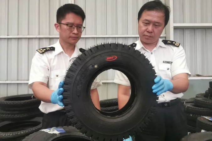 黃島海關(guān)依法查扣涉嫌侵權(quán)摩托車(chē)輪胎4081條