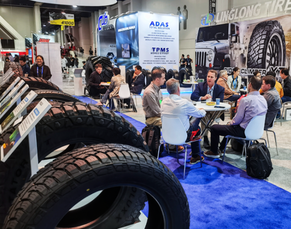 玲瓏輪胎一直秉持著聚焦用戶需求、環(huán)境需求和行業(yè)需求的核心理念。在本次SEMA SHOW中，玲瓏輪胎與全球車主和專業(yè)人士的交流進一步加深了對世界各地不同需求的了解。未來，玲瓏輪胎表示將繼續(xù)依托強大的研發(fā)實力，結合各界需求，不斷優(yōu)化產品性能和強化產品體系，以為全球消費者提供更高質量的產品和服務。