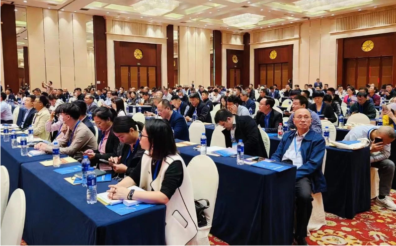 報告會現(xiàn)場演講精彩，座無虛席