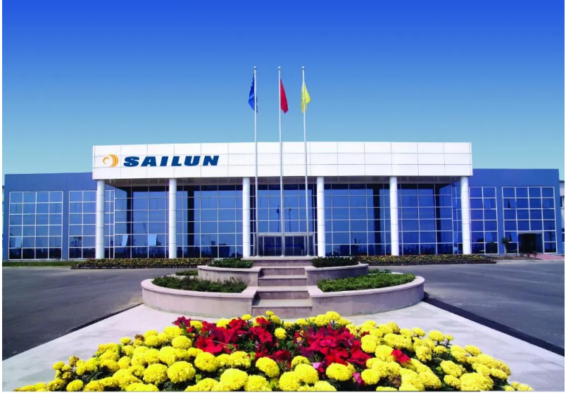  在同一天下午的青島市企業(yè)聯(lián)合會和青島市企業(yè)家協(xié)會的常務理事會上，發(fā)布了新LOGO，以及"2023青島企業(yè)100強"和"2022年度青島市社會責任示范企業(yè)"榜單，還發(fā)布了新書《城市驕傲》。賽輪集團被列為"2023青島企業(yè)100強"。