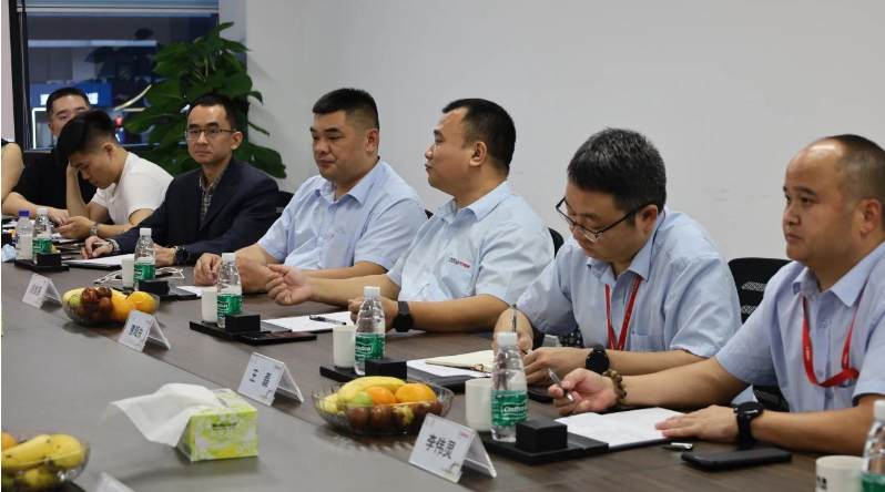 中國橡膠工業(yè)協(xié)會(huì)副會(huì)長雷昌純對(duì)萬力輪胎近三年來取得的卓越成就表示贊賞，并鼓勵(lì)萬力輪胎在產(chǎn)品研發(fā)創(chuàng)新方面繼續(xù)努力，以實(shí)現(xiàn)更大的發(fā)展。秘書長車永興表達(dá)了對(duì)萬力輪胎的濃厚興趣，并熱烈歡迎各方代表參加即將于11月9至11日在東莞舉行的中橡協(xié)營銷工作委員會(huì)會(huì)員大會(huì)。會(huì)議將圍繞“數(shù)字化助力運(yùn)營管理、前置倉管理、輪胎與汽車后市場(chǎng)的整合運(yùn)營、企業(yè)核心發(fā)展戰(zhàn)略”等議題展開分享和交流。