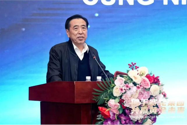 袁仲雪在講話(huà)中強(qiáng)調(diào)，越南工廠對(duì)于賽輪集團(tuán)全球化戰(zhàn)略具有重要戰(zhàn)略意義，也是中國(guó)輪胎企業(yè)“走出去”的第一座海外工廠，更是目前世界上最大的輪胎單體工廠之一，其戰(zhàn)略意義不言而喻。他表示，賽輪在越南建立了完整的產(chǎn)業(yè)鏈，包括研發(fā)、生產(chǎn)、銷(xiāo)售等，將更好地為全球用戶(hù)提供服務(wù)。他期待在大家的共同努力下，把越南打造成為賽輪全球化戰(zhàn)略的標(biāo)桿和范本。