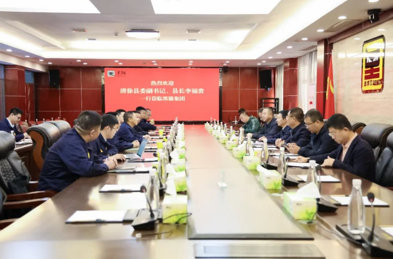 賈永明介紹了亞鑫能源集團的基本情況，并表示與太原黑貓多年來已經建立了深厚的合作基礎。他希望雙方能夠持續(xù)深化戰(zhàn)略合作關系，進一步發(fā)揮資源共享的優(yōu)勢，在高端化、智能化、綠色化、集成化精細化工、尖端產品和先進技術等領域找到更多合作切入點，促進雙方實現(xiàn)跨越式發(fā)展。雙方在座談會上還就其他方面的合作進行了深入交流。