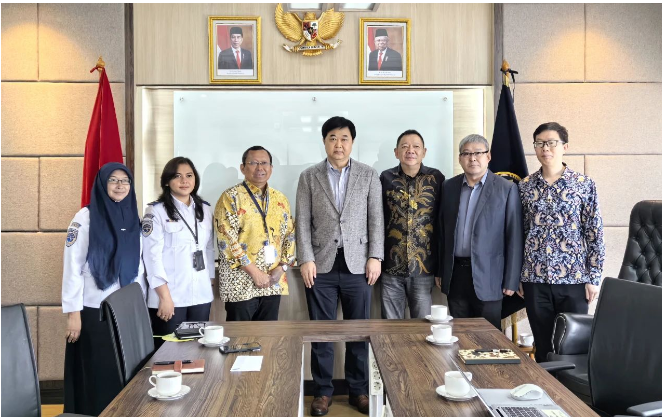 作為全球知名輪胎品牌，萬達寶通輪胎一直在印尼市場深耕多年，其產(chǎn)品在性能、質(zhì)量和技術(shù)創(chuàng)新方面具有卓越優(yōu)勢，贏得了客戶的一致好評。未來，萬達寶通輪胎表示將繼續(xù)深化在東南亞市場的布局，拓寬海外銷售渠道，以客戶需求為導(dǎo)向，不斷提升自主創(chuàng)新能力，加強技術(shù)攻關(guān)，優(yōu)化產(chǎn)品結(jié)構(gòu)，提高產(chǎn)品競爭力，為全球用戶提供更加安全舒適的駕駛體驗。