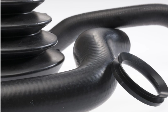 作為全球領(lǐng)先的特種化學(xué)品和高性能材料制造商，卡博特以其專業(yè)的應(yīng)用開發(fā)團(tuán)隊(duì)、業(yè)務(wù)團(tuán)隊(duì)和工業(yè)制品專用生產(chǎn)線，積極致力于為這個(gè)迅速發(fā)展的市場(chǎng)提供高性能的產(chǎn)品和解決方案，以應(yīng)對(duì)客戶當(dāng)前和未來(lái)所面臨的挑戰(zhàn)。