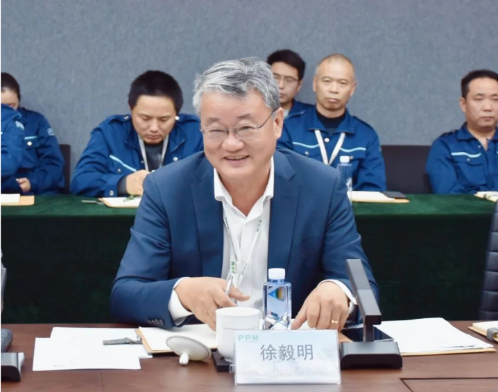 蘇州寶麗迪材料科技股份有限公司董事長徐毅明對(duì)會(huì)長陳的致辭表示感謝，并對(duì)研究院的成就給予充分肯定。他相信，在學(xué)術(shù)專家委員會(huì)主任王華平的引領(lǐng)下，寶麗迪將通過科技領(lǐng)先實(shí)現(xiàn)跨越式發(fā)展。徐董事長表示，寶麗迪將繼續(xù)發(fā)揮現(xiàn)有優(yōu)勢(shì)，不忘初心，持續(xù)推進(jìn)高性能纖維用母粒的研發(fā)與推廣，提升產(chǎn)品的綠色化水品，同時(shí)加強(qiáng)產(chǎn)業(yè)鏈服務(wù)能力，為“十四五”戰(zhàn)略計(jì)劃的實(shí)施貢獻(xiàn)更多力量。